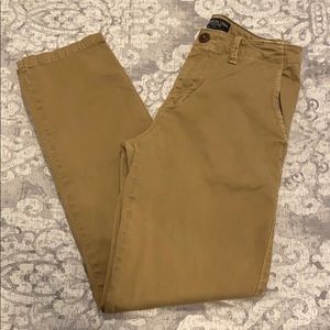 Men’s American Eagle Chino pant. Size: 28 x 32